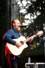 Colin Hay performs at Marymoor Park. (Photo: Dan Rogers)