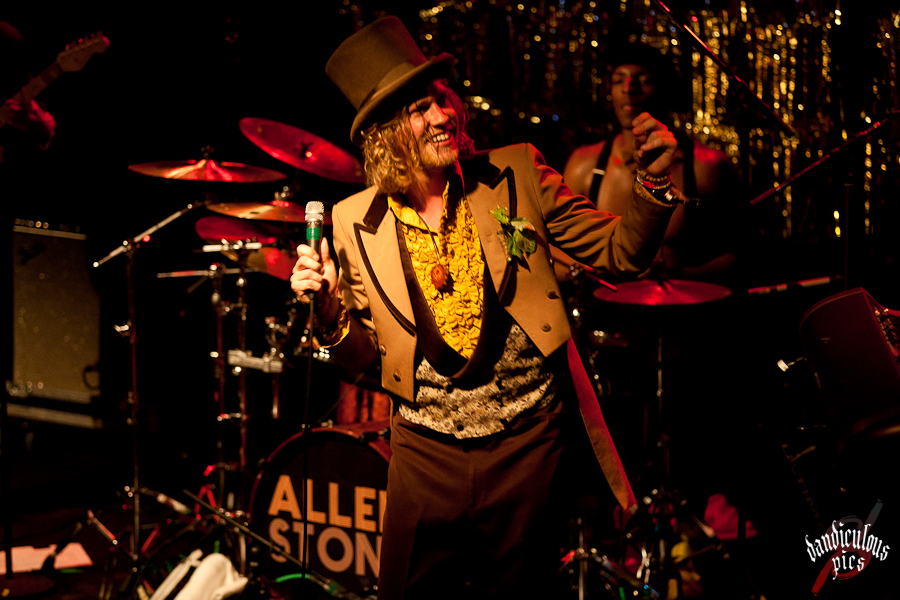 Allen Stone performs on prom night (Photo by Dan Rogers)