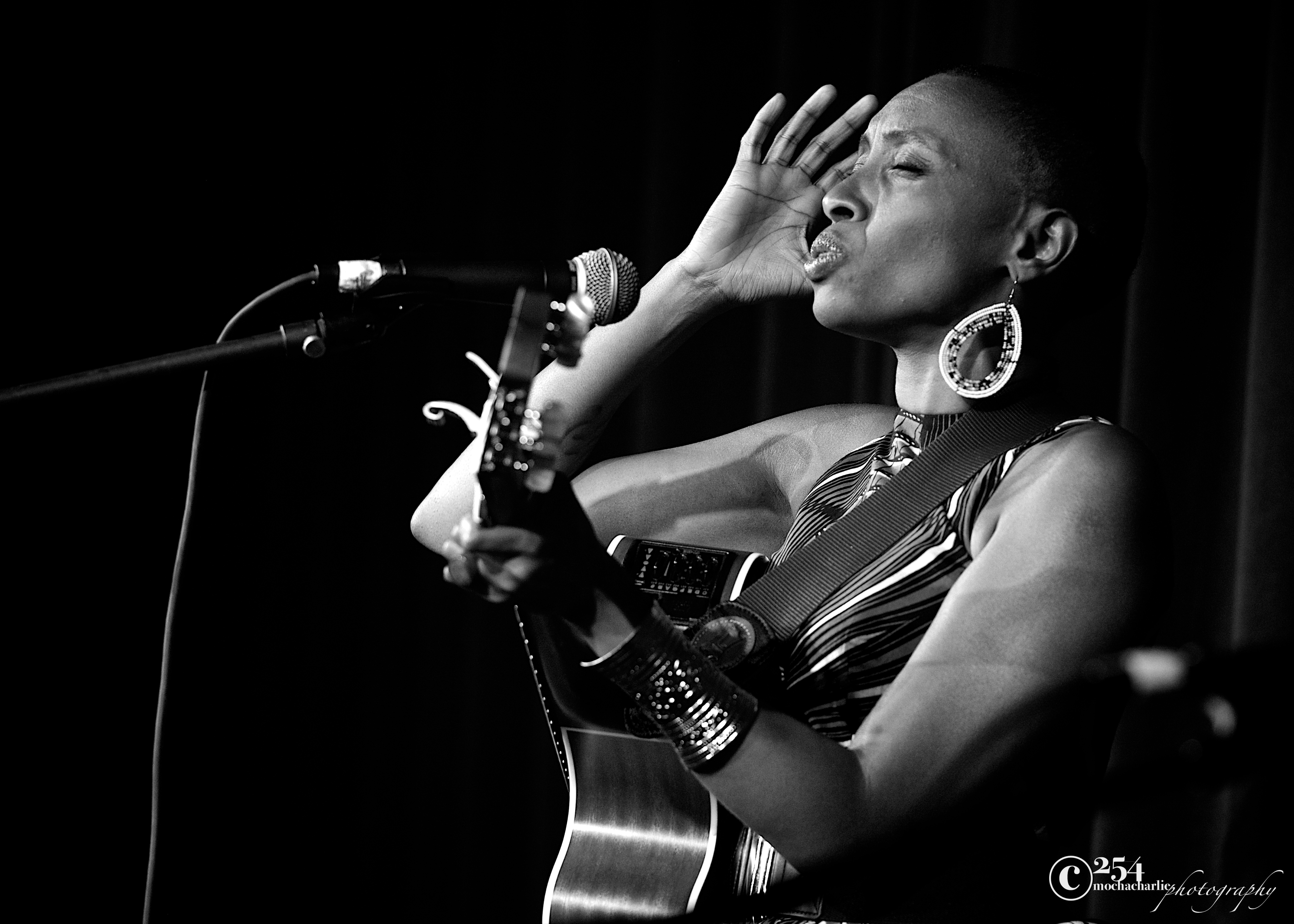 Naomi Wachira Live at Green River CC (Photo by Mocha Charlie)