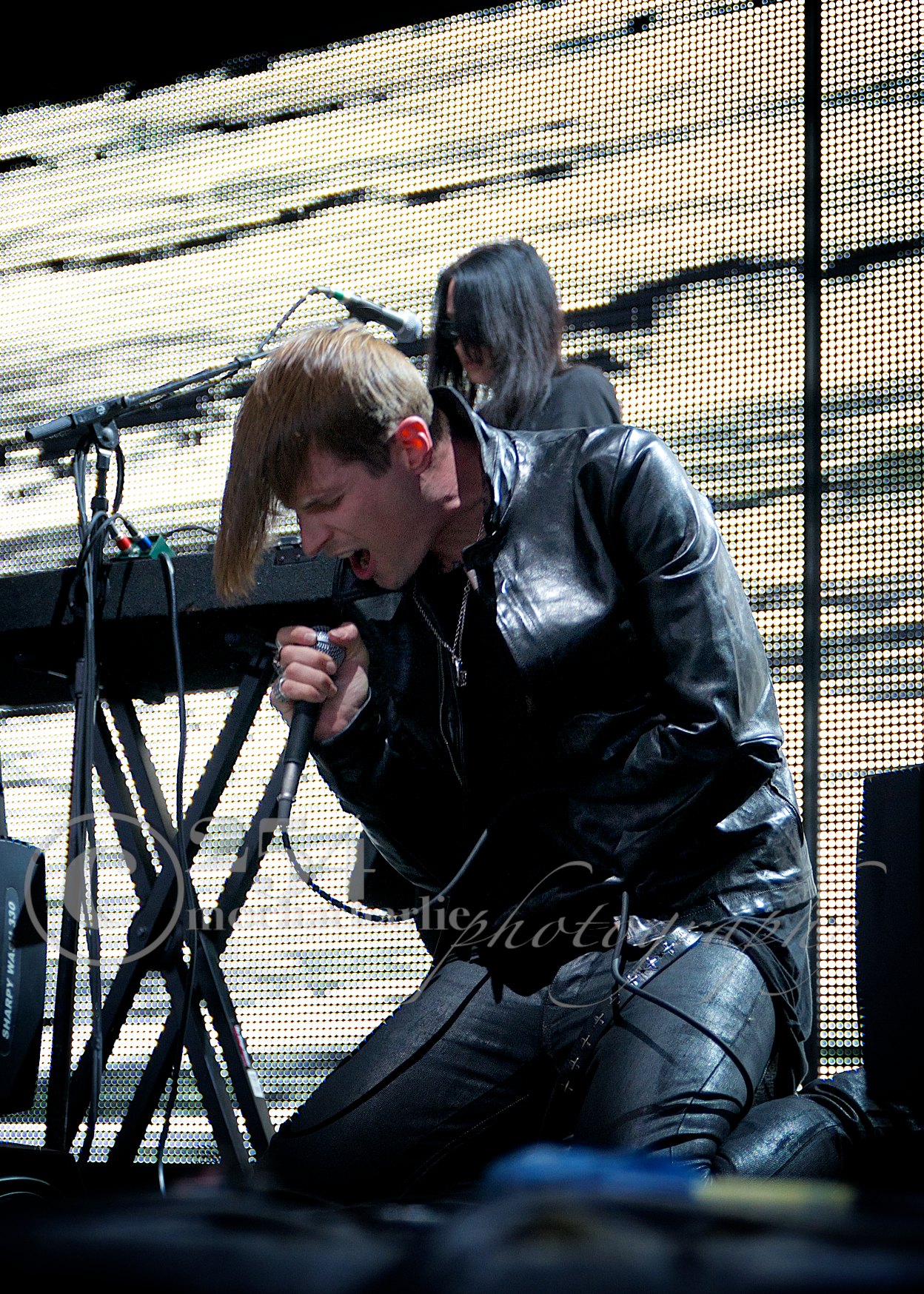 Cold Cave at White River Ampitheatre (Photo by Mocha Charlie)