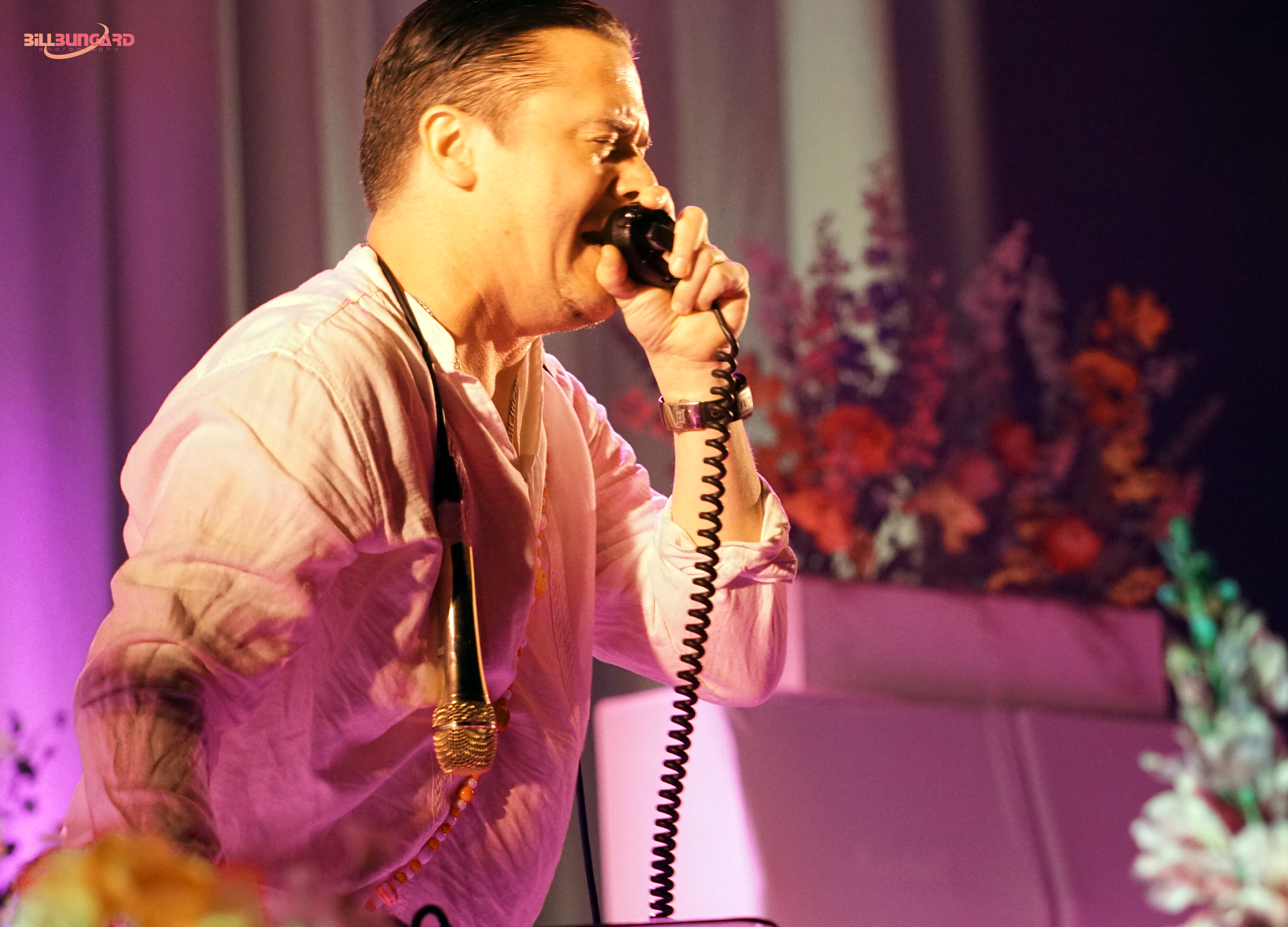 Mike Patton of Faith No More at The Paramount (Photo by Bill Bungard)
