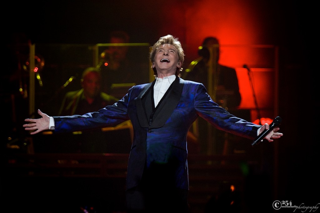 Barry Manilow performs at Key Arena (Photo by Mocha Charlie0