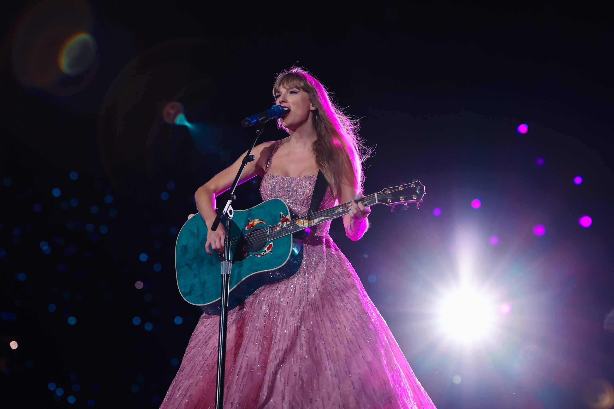 Taylor Swift and Haim Coordinated Concert Looks Last Night: See